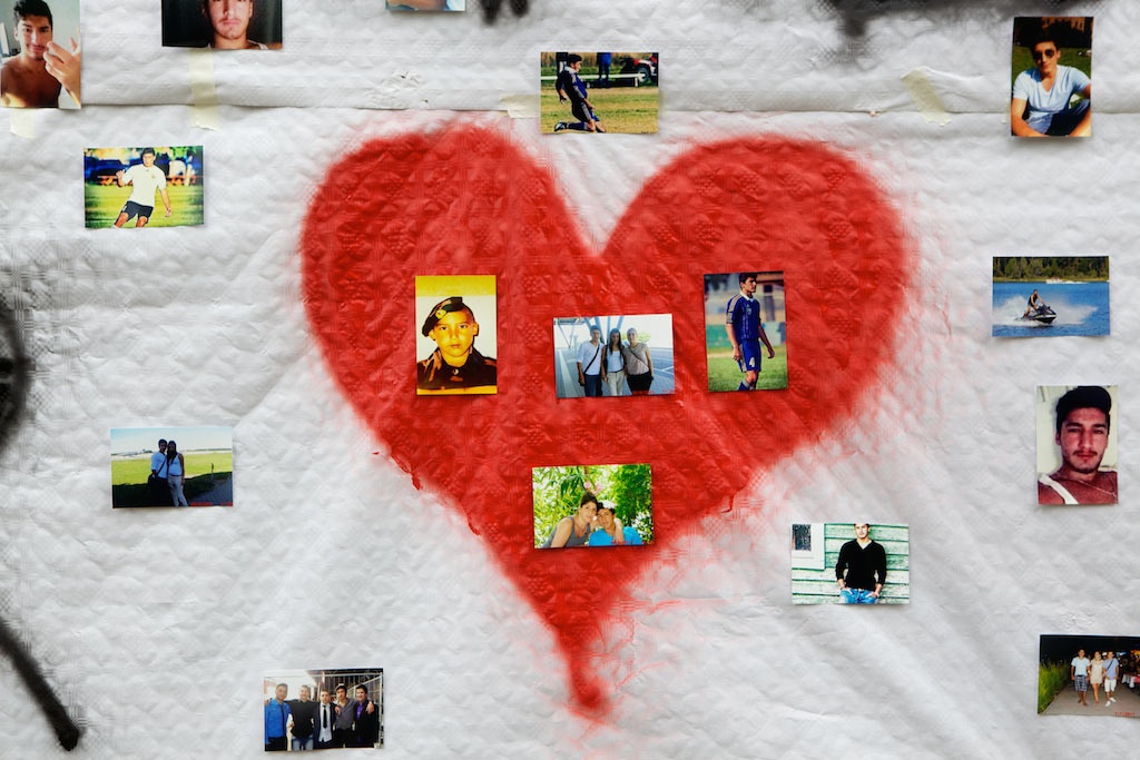 Paula Markert – Einer fehlt / Neon / 2016 einer_fehlt_neon_02-1.jpg