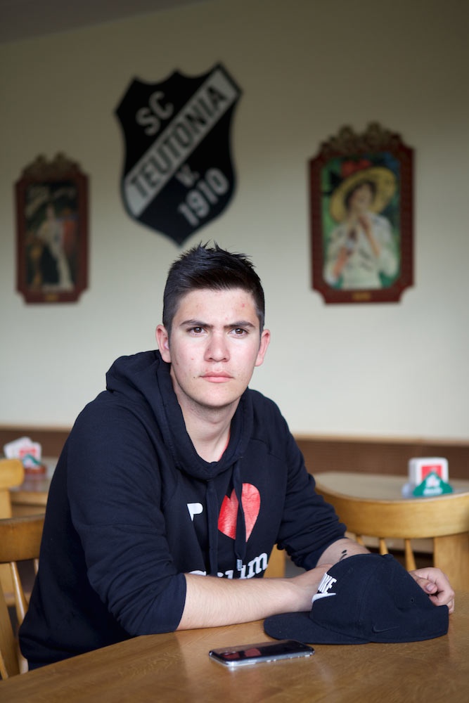 Paula Markert – Einer fehlt / Neon / 2016 einer_fehlt_neon_04-1.jpg