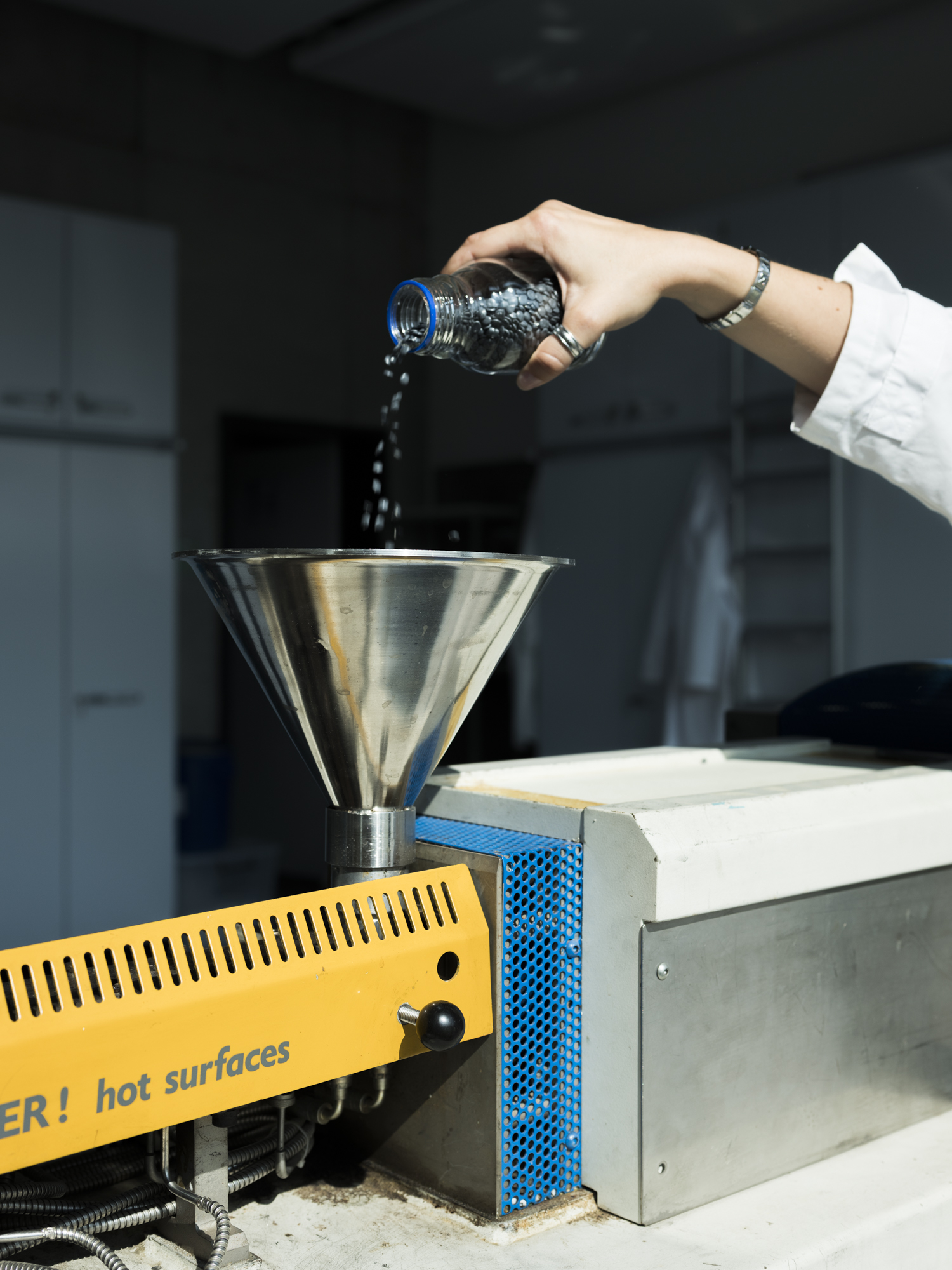 Paula Markert – Das Lehrgut / Capital Magazine / 2021 recyclingflasche_14.jpg