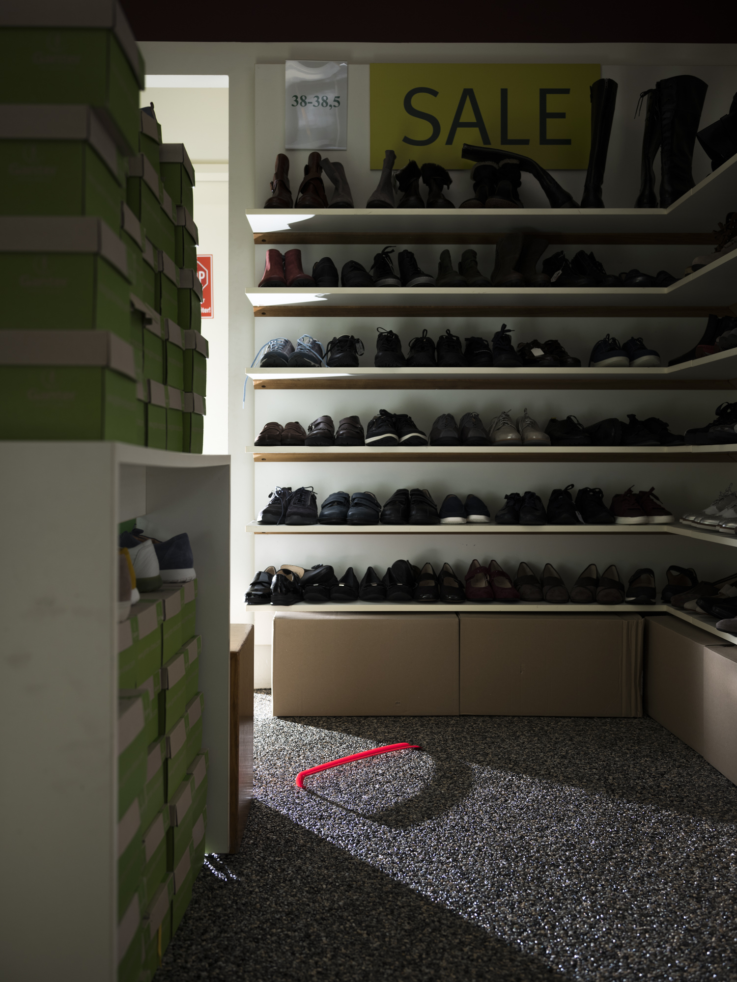 Paula Markert – Cost surge for producers / Der Spiegel / 2022 schockmann_schuhe003.jpg