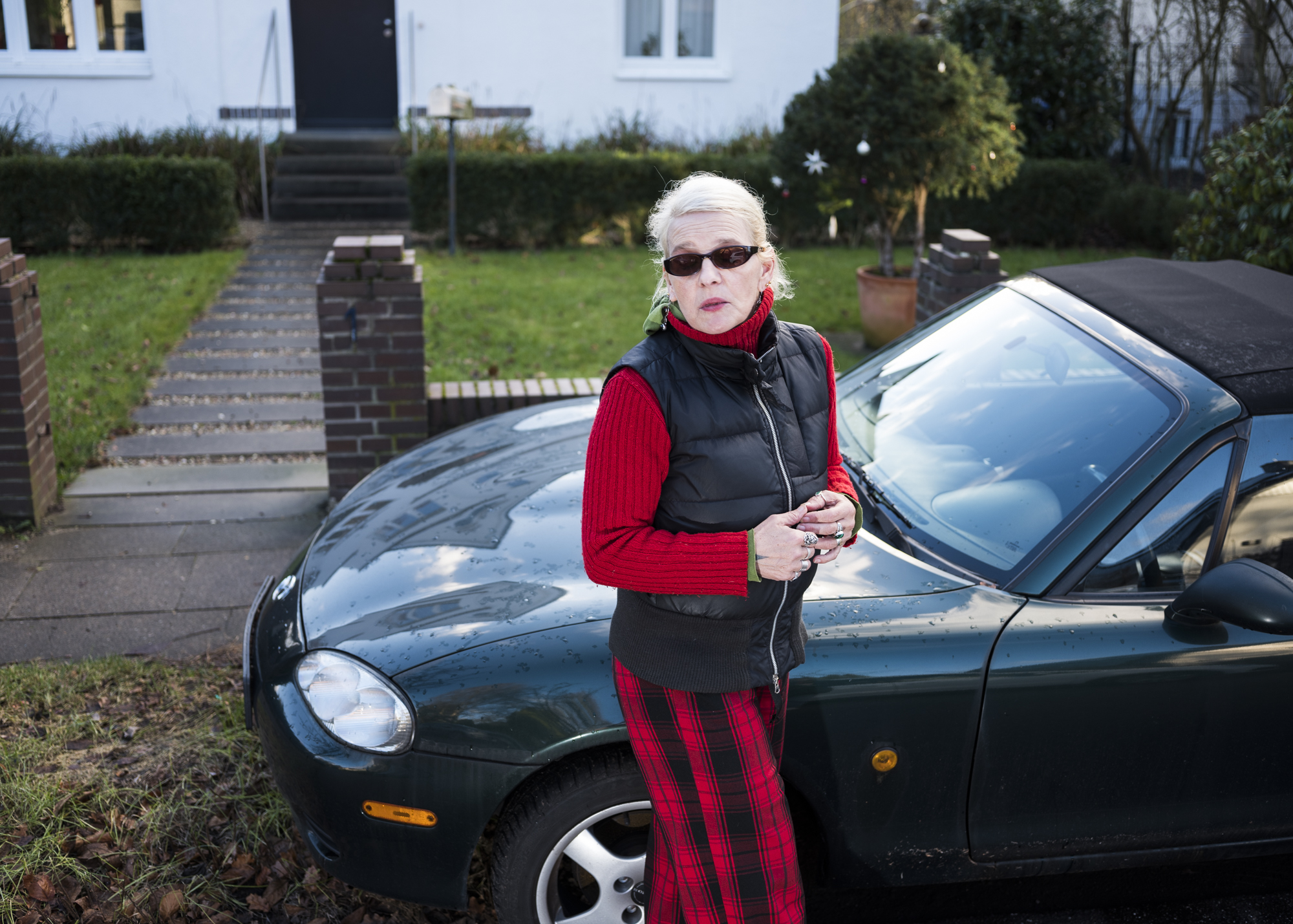 Paula Markert – I can see that: There are no savings here / Zeit Online / 2023 rotes_telefon_01.jpg