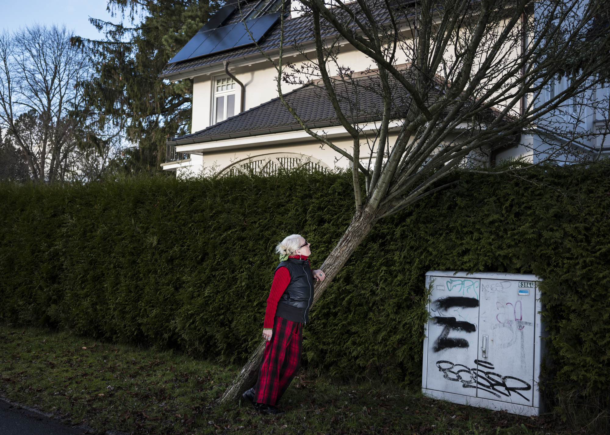 Paula Markert – I can see that: There are no savings here / Zeit Online / 2023 rotes_telefon_02.jpg