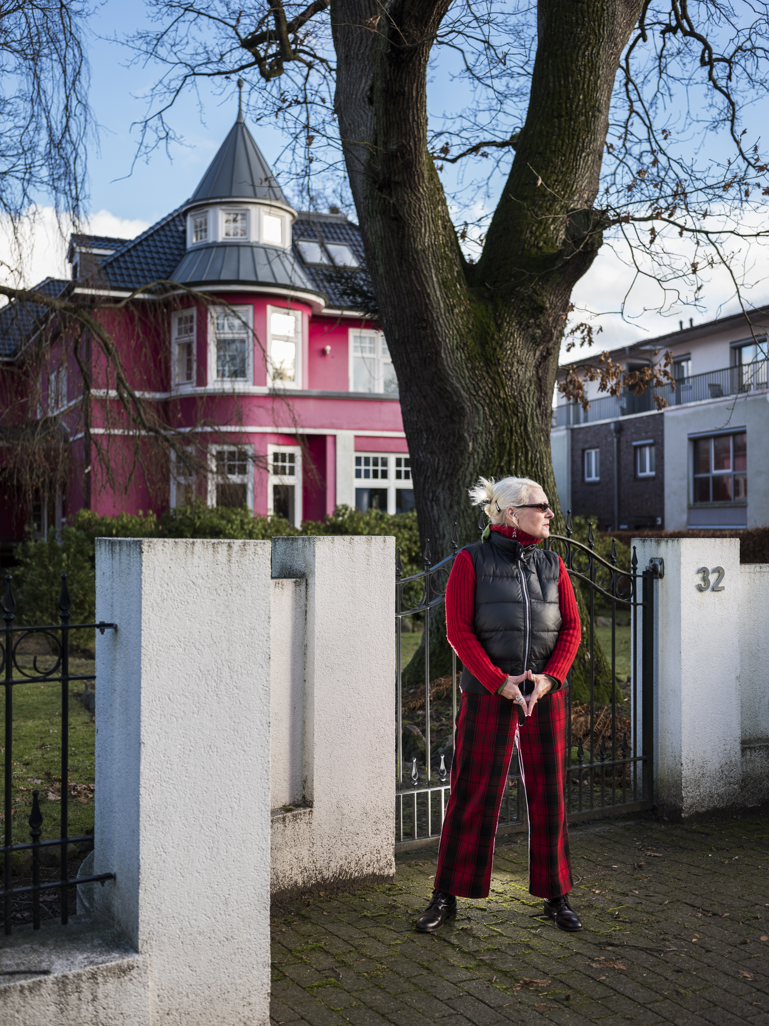 Paula Markert – I can see that: There are no savings here / Zeit Online / 2023 rotes_telefon_03.jpg