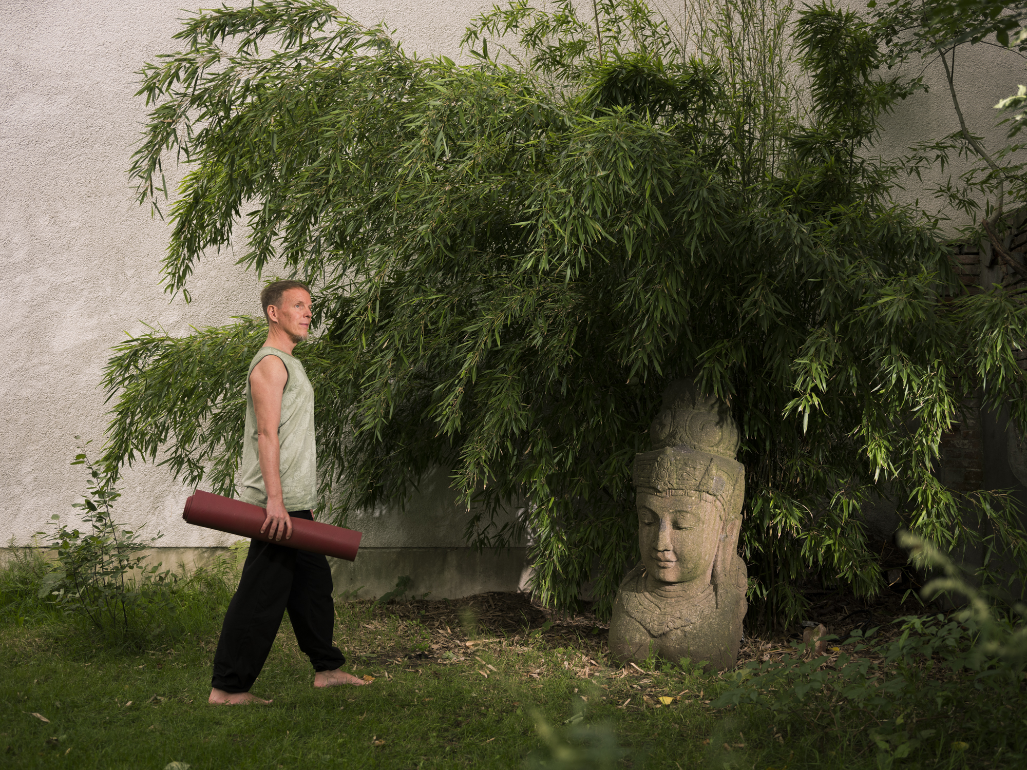 Paula Markert – Yoga in the western world / DIE ZEIT Christ und Welt / 2023 yoga_01.jpg
